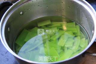 简单三种食材打造夏季开胃凉菜---凉拌莴苣的做法步骤:5
