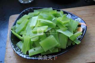 简单三种食材打造夏季开胃凉菜---凉拌莴苣的做法步骤:3