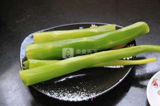 简单三种食材打造夏季开胃凉菜---凉拌莴苣的做法步骤:2