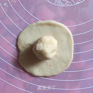 #ACA烘焙明星大赛#鲜肉蛋黄月饼的做法步骤:8