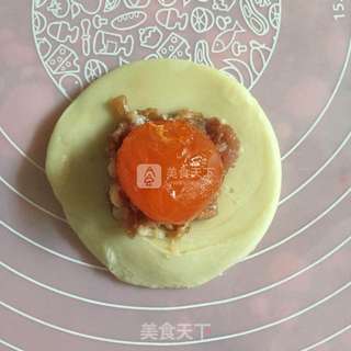 #ACA烘焙明星大赛#鲜肉蛋黄月饼的做法步骤:14
