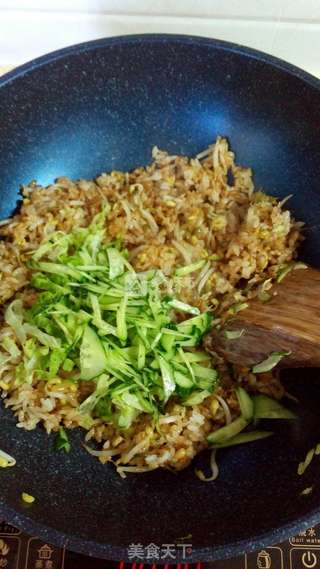 豆芽炒饭的做法步骤:9