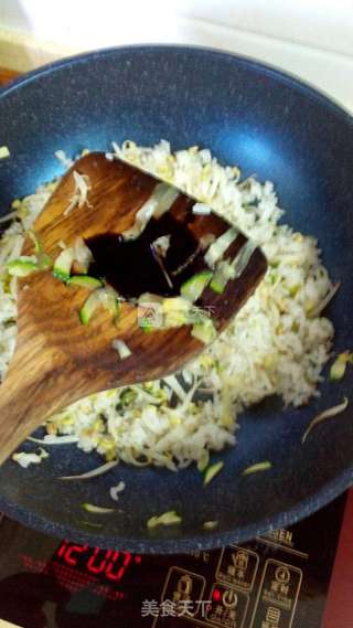 豆芽炒饭的做法步骤:6