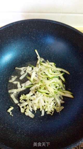 豆芽炒饭的做法步骤:3