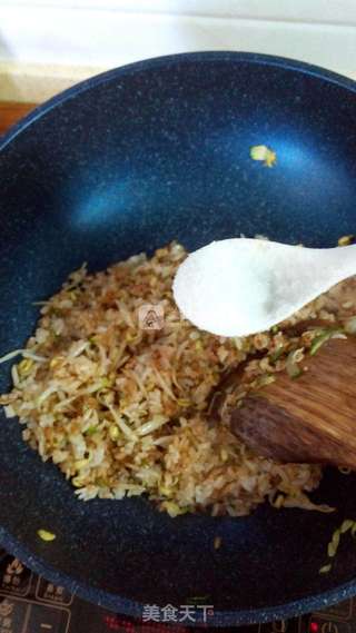 豆芽炒饭的做法步骤:7