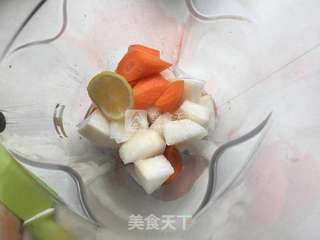夏季饮品-胡萝卜雪梨汁的做法步骤：2