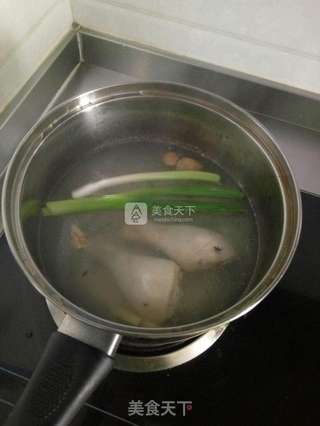 麻辣酸爽鸡腿云南口味的做法步骤:2