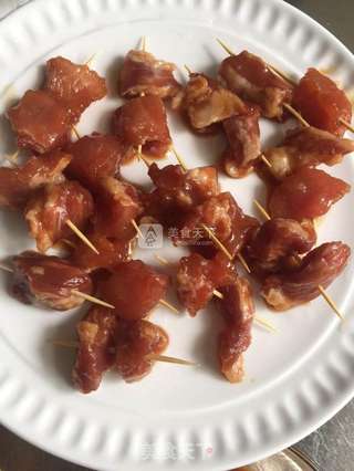 双味牙签肉(蜜汁版&蒜香辣味版)的做法步骤:7