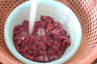 芹菜炒牛肉【附让牛肉嫩嫩的小秘密】的做法步骤：5