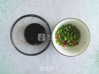 【葱油嫩豆腐】的做法步骤：1