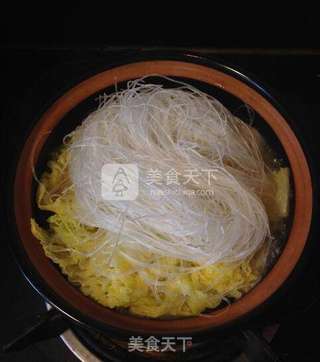 私家厨房--【银鱼白菜粉丝煲】的做法步骤:5