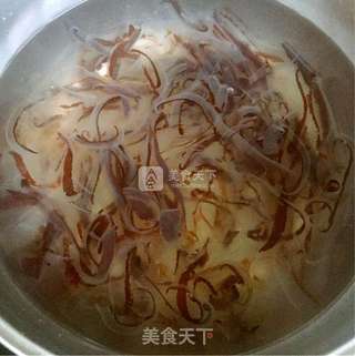 海蜇泡麻酱浴的做法步骤:3