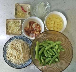 扁豆肉丝土豆焖面的做法步骤:2
