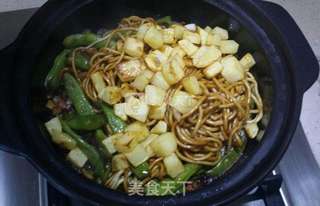 扁豆肉丝土豆焖面的做法步骤:15