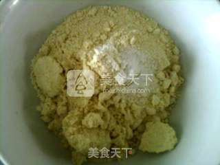 蒲公英鸡蛋贴饼子的做法步骤:2