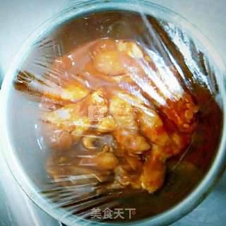 奥尔良烤鸡腿,嘴巴根本停不下来的节奏~~的做法步骤:5
