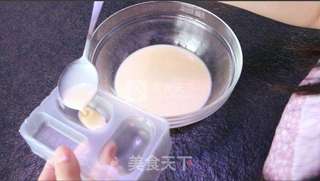 懒蛋蛋布丁 香蕉牛奶布丁 儿童食谱的做法步骤:4