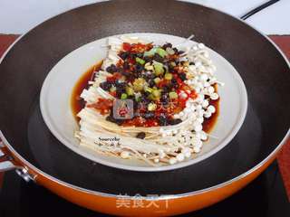 夏季开胃菜剁椒金针菇的做法步骤:8