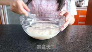 懒蛋蛋布丁 香蕉牛奶布丁 儿童食谱的做法步骤:2