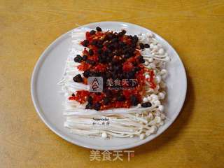 夏季开胃菜剁椒金针菇的做法步骤:5