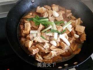 做一盆爸妈独爱的红烧肉——笋干红烧肉的做法步骤:8