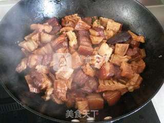做一盆爸妈独爱的红烧肉——笋干红烧肉的做法步骤:7