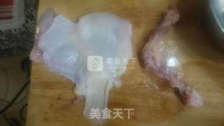 柠檬汁浇胡萝卜烧鸡肉的做法步骤：1