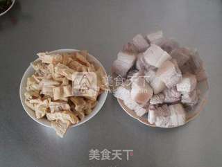 做一盆爸妈独爱的红烧肉——笋干红烧肉的做法步骤:2