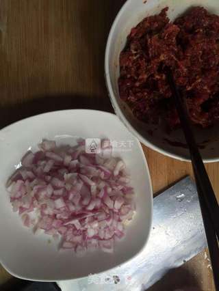 洋葱牛肉馅饼的做法步骤:3