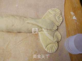#ACA烘焙明星大赛#龙虾豆浆面包的做法步骤:7