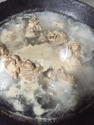 玉米大骨汤的做法步骤：2