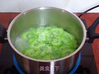 腊八豆拌苦瓜的做法步骤:5