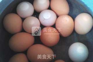 五香卤蛋的做法步骤：1