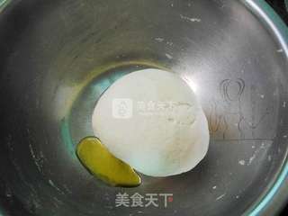 #ACA烘焙明星大赛# 新奥尔良烤鸡披萨 的做法步骤：2