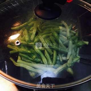 排骨酱豆角的做法步骤:4