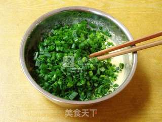 鸡蛋香葱饼的做法步骤：4