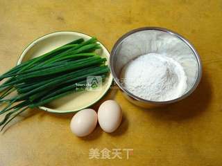 鸡蛋香葱饼的做法步骤：1