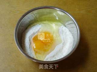 鸡蛋香葱饼的做法步骤：2