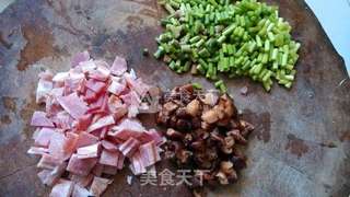 蒜薹培根炒饭的做法步骤:2