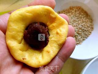 【豆沙夹心南瓜饼】的做法步骤:5