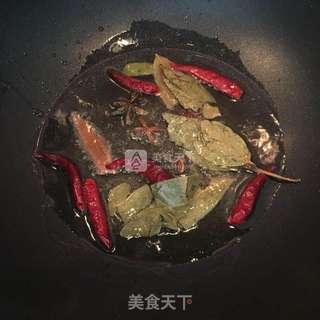 销魂香辣海鲜什锦（螃蟹?虾和濑尿虾）的做法步骤：9