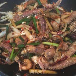 销魂香辣海鲜什锦(螃蟹?虾和濑尿虾)的做法步骤:15