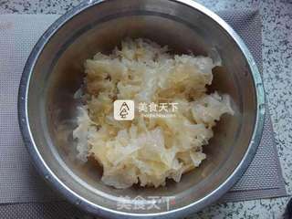 无花果樱桃银耳汤的做法步骤:2