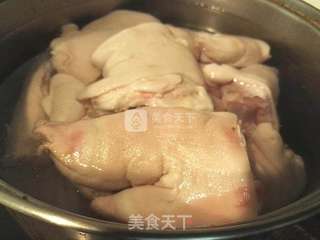 京酱猪蹄懒人版的做法步骤:2