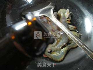 毛豆炒鲜虾 的做法步骤：4