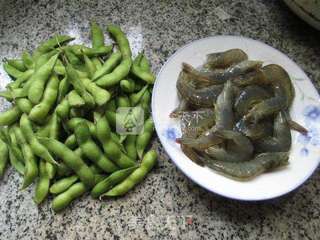毛豆炒鲜虾 的做法步骤：1