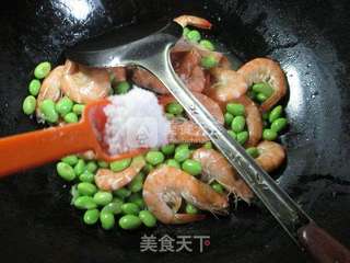 毛豆炒鲜虾 的做法步骤：8