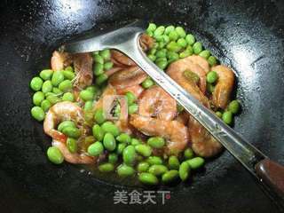 毛豆炒鲜虾 的做法步骤：10