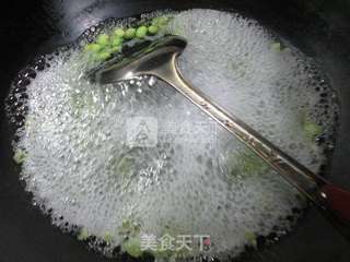 毛豆炒鲜虾 的做法步骤：3