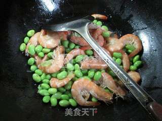毛豆炒鲜虾 的做法步骤：6